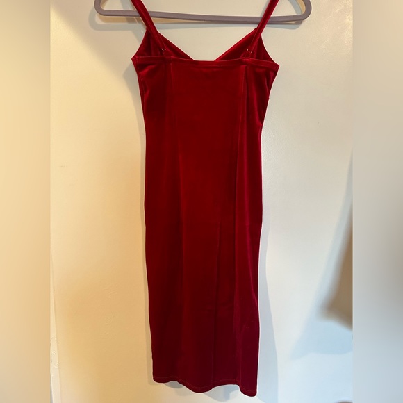 Red dress - Picture 3 of 5